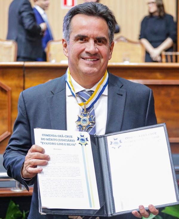 Ciro Nogueira recebe medalha do M&eacute;rito da Justi&ccedil;a Federal do Piau&iacute;.(Imagem:Ascom)