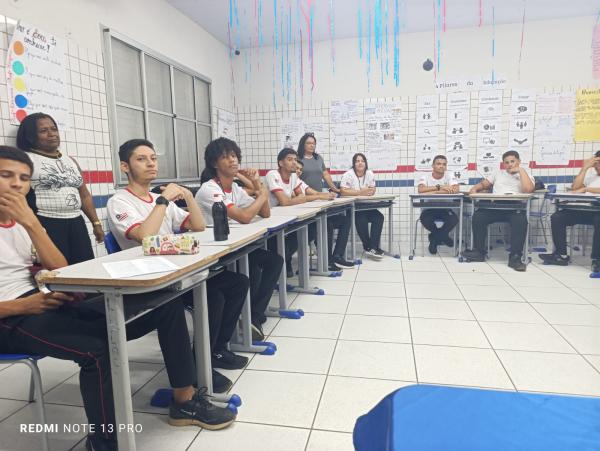 Repórter Amarelinho compartilha experiência com alunos do Centro Educa Mais Ney Braga, em Barão de Grajaú.(Imagem:FlorianoNews)