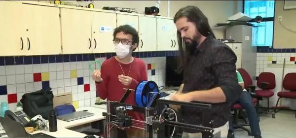  Impressora 3D usa fios produzidos com garrafas pet.(Imagem: Reprodução/TV Clube )
