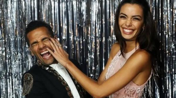 O brasileiro Daniel Alves e a espanhola Joana Sanz.(Imagem:Reprodução)