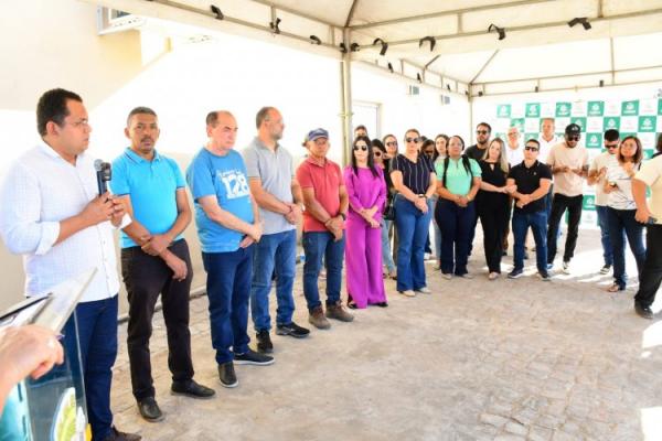 Prefeitura de Floriano entrega mais seis ruas calçadas à população nos 128 anos da cidade(Imagem:Secom)