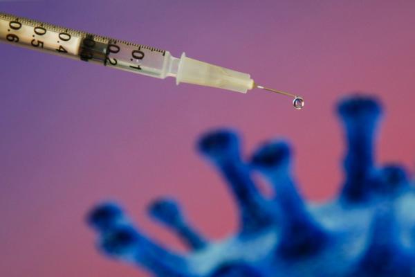 Foto ilustrativa de seringa com vacina contra o coronavírus.(Imagem:Andre Melo Andrade/Estadão Conteúdo)