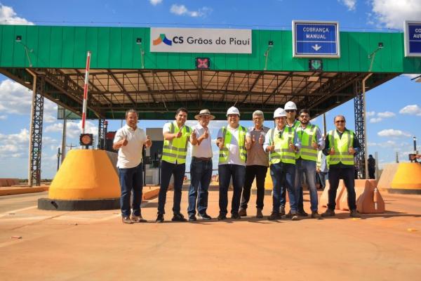 Governador visita fase final de obras da Rodovia Transcerrados, que deve ser entregue em 60 dias.(Imagem:Divulgação)