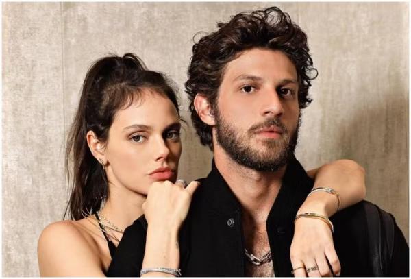 Laura Neiva e Chay Suede(Imagem:Reprodução/Instagram)