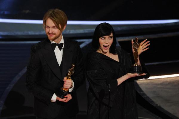 A cantora Billie Eilish e seu irmão, l levaram o Oscar na categoria por melhor música original, com a música 