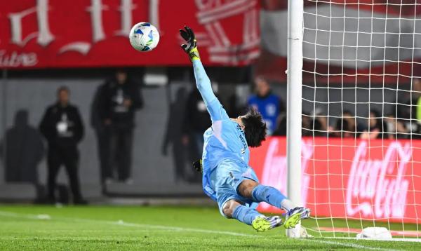 Rossi brilha nos pênaltis e garante classificação do Flamengo.(Imagem:REUTERS/RODRIGO VALLE/DIREITOS RESERVADOS)