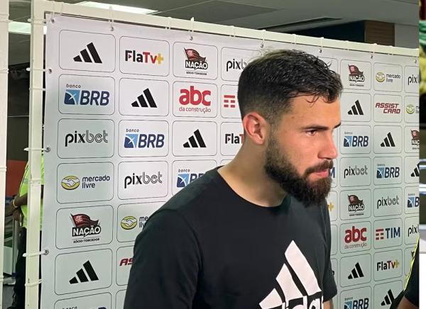 Matheus Cunha dá entrevista após boa atuação pelo Flamengo.(Imagem:Fred Gomes)