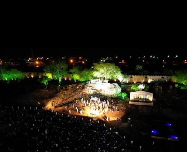 Primeiro dia da Paixão de Cristo em Floriano atrai uma multidão(Imagem:Reprodução/Instagram)