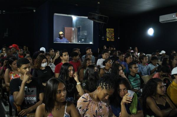 Evento é gratuito e está ocorrendo nos teatros Cidade Cenográfica e Maria Bonita, em Floriano. (Imagem:Divulgação)