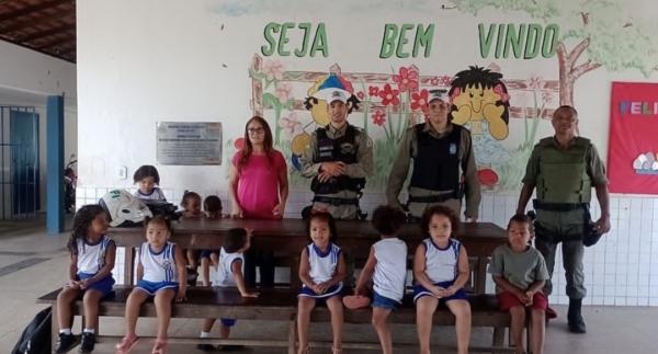 Polícia Militar realiza visita às escolas municipais de Floriano.(Imagem:Reprodução/Instagram)
