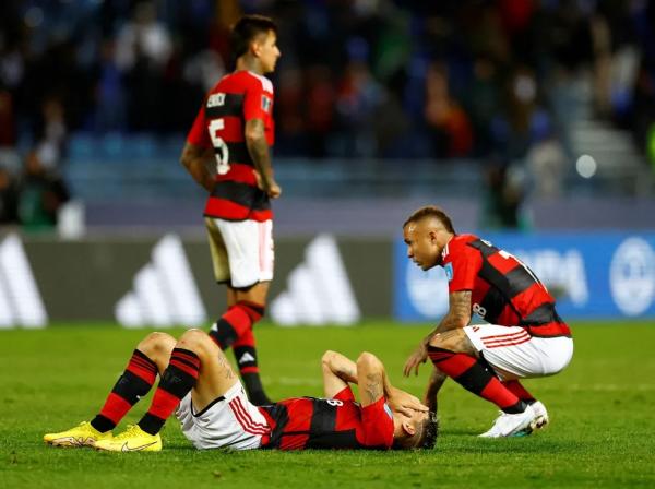  Jogadores do Flamengo lamentam eliminação no Mundial.(Imagem:REUTERS/Andrew Boyers )