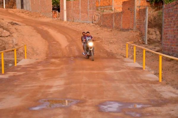 Prefeitura de Floriano entrega passagem molhada que dá acesso a localidade Bom Jardim.(Imagem:Secom)