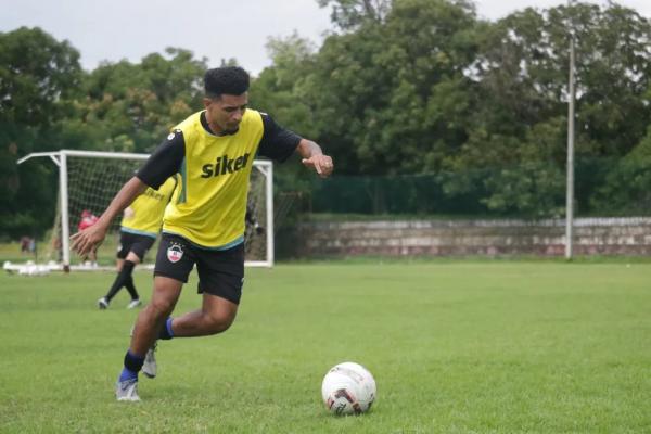  Nininho, lateral-direito River-PI.(Imagem:Pablo Cavalcante )