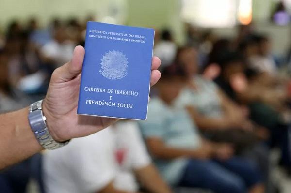 Carteira de trabalho; emprego; agência do trabalhador.(Imagem:José Fernando Ogura/AEN)