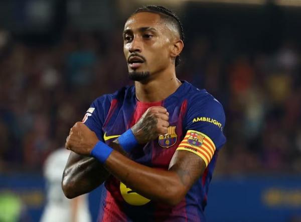 Raphinha entra na lista dos 50 maiores artilheiros da hist&oacute;ria do Barcelona(Imagem:Reprodu&ccedil;&atilde;o / Reuters)