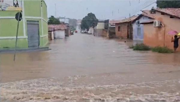 Fortes chuvas causam alagamentos em Floriano e mobilizam Corpo de Bombeiros para resgates(Imagem:Reprodu&ccedil;&atilde;o)