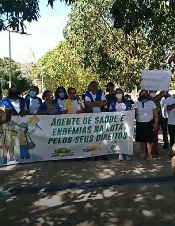 Servidores municipais realizam protesto em frente à Prefeitura de Floriano(Imagem:Reprodução)