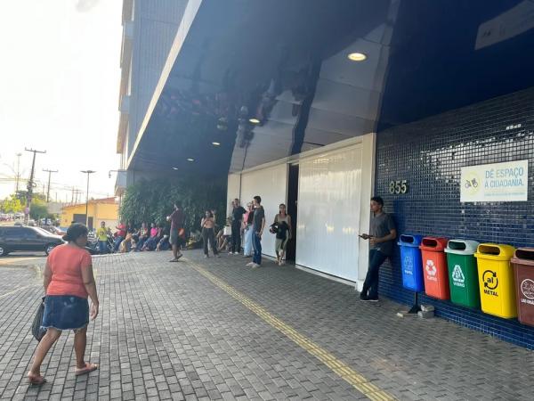 Saída dos estudantes no primeiro dia de provas do Enem em Teresina (PI).(Imagem:Júlio Costa/g1 Piauí)