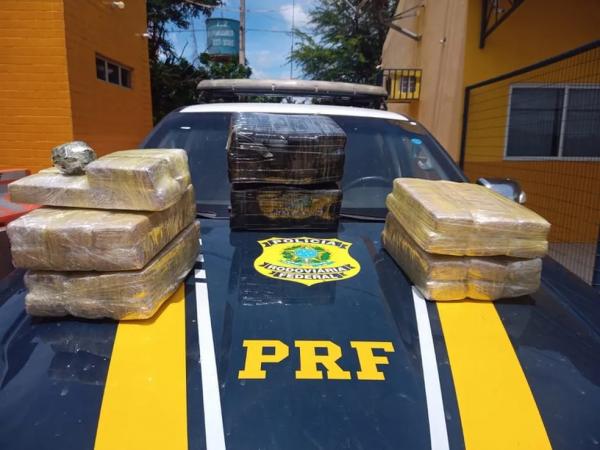 Casal é preso no PI com 50 kg de maconha em ônibus com destino a Fortaleza.(Imagem:Divulgação/PRF-PI)