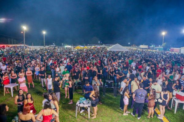  Em Valen&ccedil;a do Piau&iacute;, popular agradece Ciro Nogueira: 