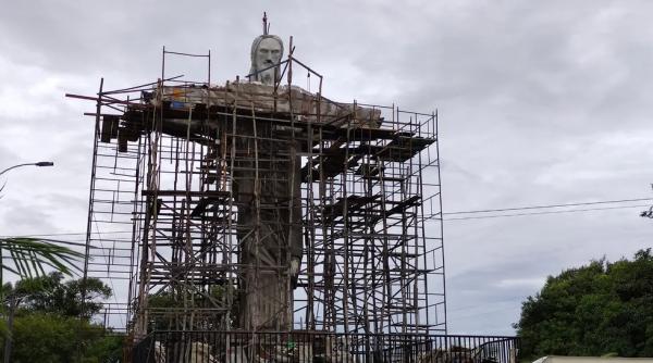  Por mais de R$180 mil, réplica do Cristo Redentor é construída em Parnaíba.(Imagem:Felipe Cruz/TV Clube )
