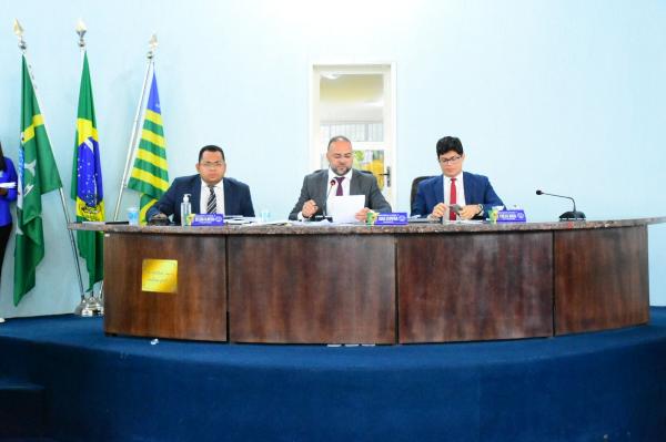 Vereadores realizam duas sessões nesta segunda e aprovam projetos importantes.(Imagem:CMF)