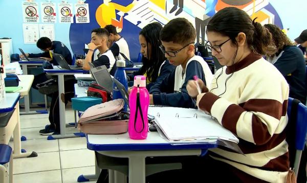Caminhos da Reportagem apresenta os desafios e avanços na educação para pessoas com deficiência no Brasil.(Imagem:Frame TV Brasil)