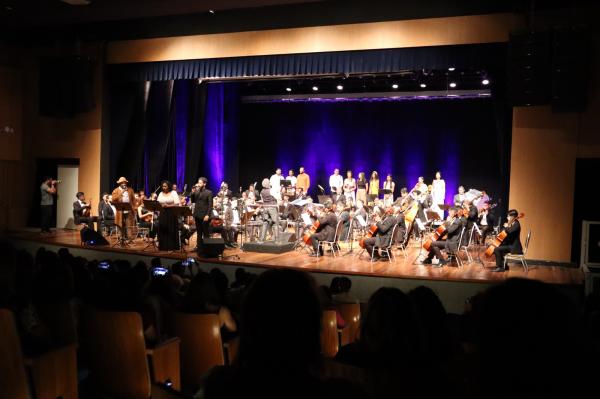 Orquestra Sinfônica de Teresina conduziu o concerto com músicas inéditas. A programação também contou com a apresentação do Projeto Bravíssimo.(Imagem:Divulgação)