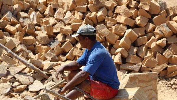 Trabalhadores em situação análoga à escravidão são resgatados usando explosivos em pedreira(Imagem:MPT)