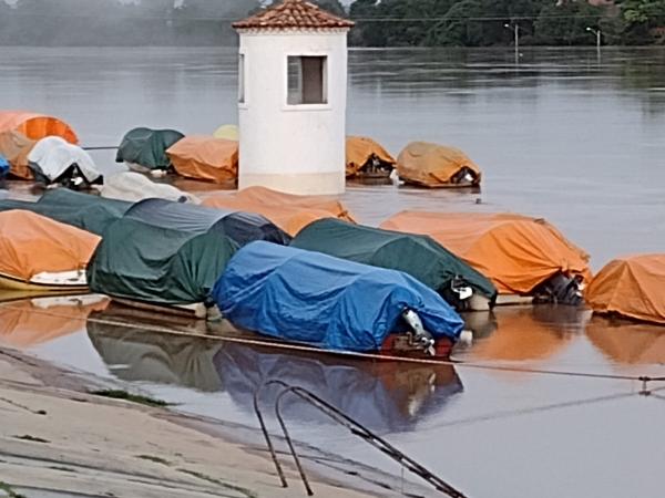 Nível do rio baixou cerca de um metro nesta terça-feira (04)(Imagem:FlorianoNews)