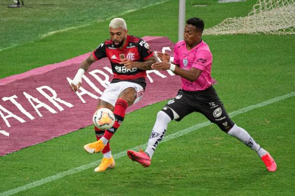 Sem fratura, Gabriel sofre lesão ligamentar no tornozelo em goleada do Flamengo(Imagem:Reprodução)