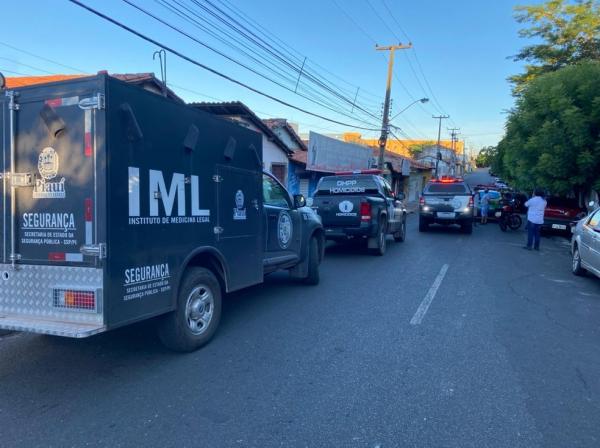 Jovem é morto a tiros dentro da casa da namorada na Zona Sul de Teresina(Imagem:Anielle Brandão)