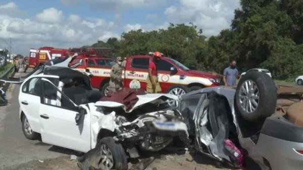 O carro do médico ficou totalmente destruido(Imagem:Reprodução)