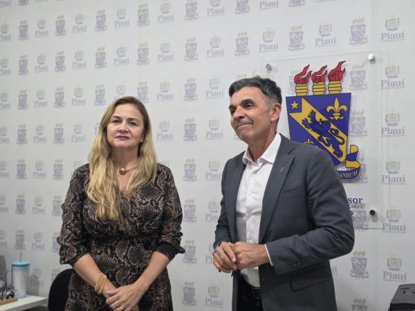 Diretora do campus, Mariluska Macedo e o Reitor da Uespi, Paulo Henrique Pinheiro. (Imagem:Vitor Gaspar)