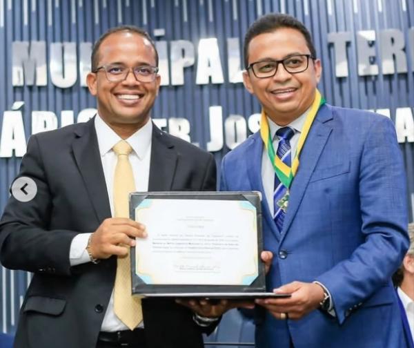 Deputado Dr. Francisco Costa recebe Medalha do Mérito Legislativo da Câmara de Teresina(Imagem:Reprodução/Instagram)