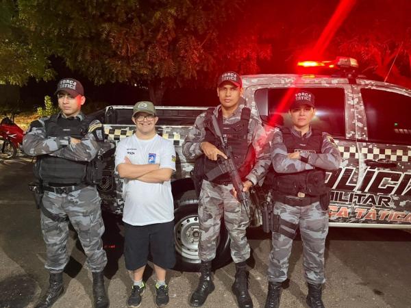 Polícia Militar do Piauí participa de aniversário de jovem com Síndrome de Down e fã da corporação em Floriano.(Imagem:Divulgação)