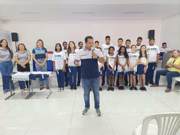 Prefeitura de Barão de Grajaú realiza entrega de fardamentos escolares para alunos da rede municipal.(Imagem:FlorianoNews)