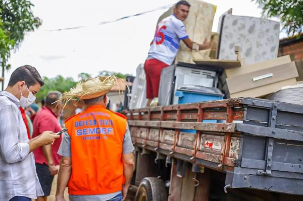  Defesa Civil auxilia famílias prejudicadas por fortes chuvas em Teresina.(Imagem:Lucas Dias/Semcom )