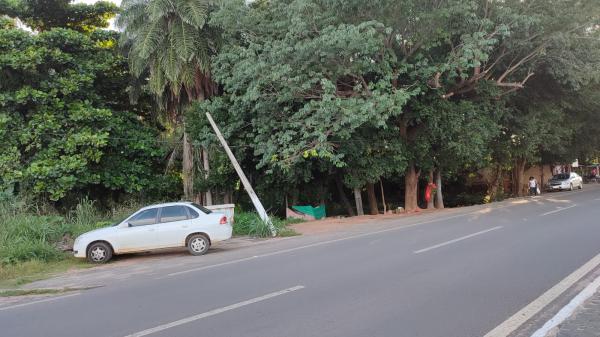 Poste com risco de queda preocupa moradores do bairro São Borja em Floriano.(Imagem:Divulgação)