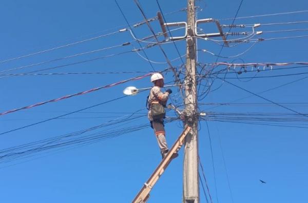 Departamento de Ilumina&ccedil;&atilde;o P&uacute;blica de Floriano realiza quase 600 atendimentos no m&ecirc;s de novembro.(Imagem:Secom)