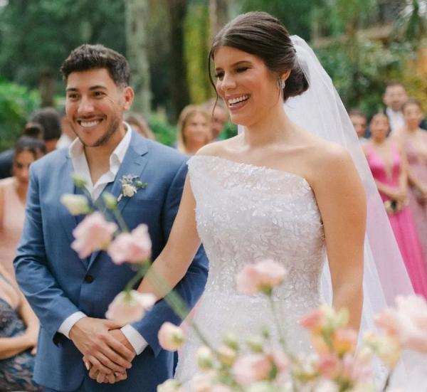 Caio Mendes se casou com Mayara Cardoso em cerimônia luxuosa.(Imagem:@aproximarfotografia)