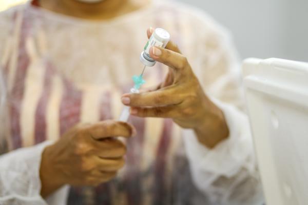 A Fundação Oswaldo Cruz (Fiocruz) aumentou a expectativa de vacinação dos brasileiros contra o coronavírus após o anúncio de eficácia divulgado pela AstraZeneca e a Universidade de(Imagem:Divulgação)