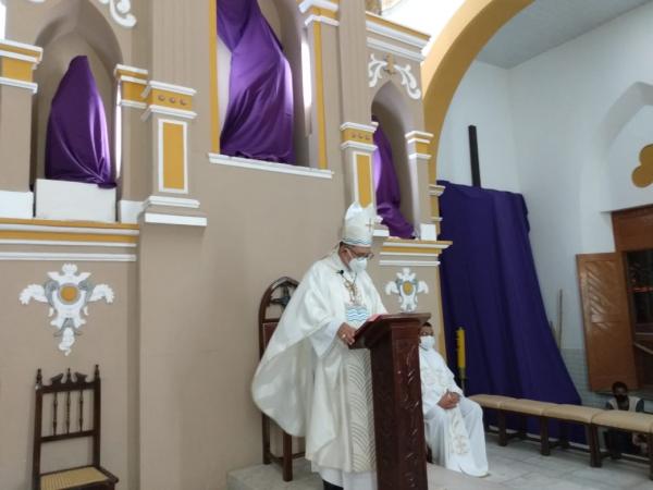 Fiéis da Igreja Católica celebram a Missa da Ceia do Senhor(Imagem:FlorianoNews)