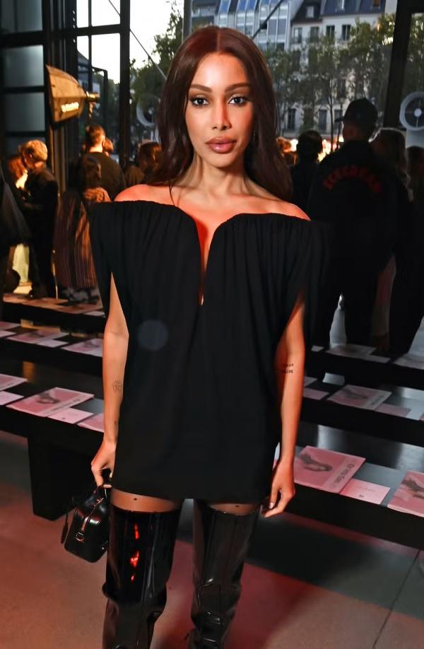 Anitta no desfile da Stella McCartney(Imagem: Getty Images)