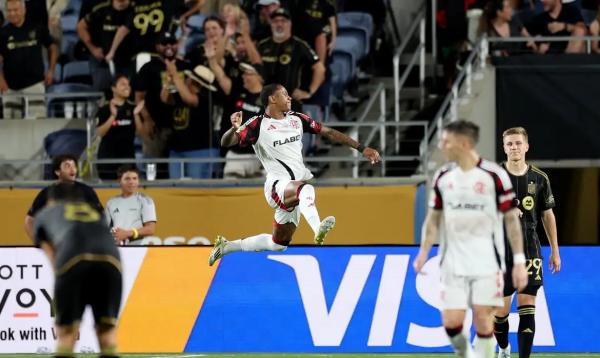Wallace Yan marca gol que mantém invencibilidade do Rubro-Negro.(Imagem:REUTERS/NATHAN RAY SEEBECK/DIREITOS RESERVADOS)