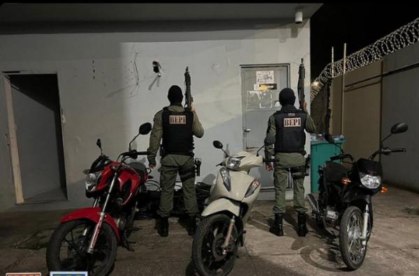 PM descobre casa usada como depósito de produtos e veículos roubados(Imagem:Divulgação)