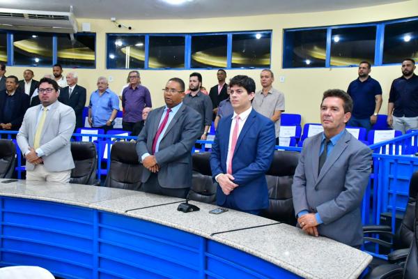 Câmara Municipal homenageia todos os vereadores de Floriano em sessão solene(Imagem:CMF)