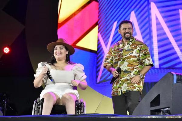 Xand Avião recebeu fã em seu palco, em Recife, para cantar(Imagem:Felipe Souto Maior/AgNews)