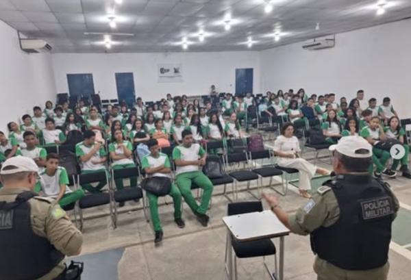 3º BPM promove roda de conversa sobre violência nas escolas com alunos do CETI Calisto Lobo.(Imagem:Reprodução/Instagram)