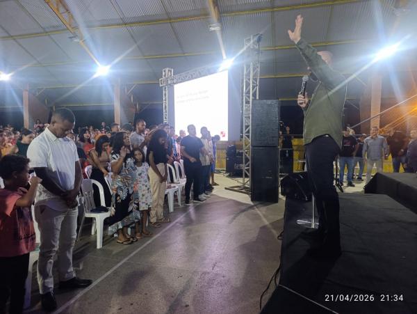 Confer&ecirc;ncia Igrejas em A&ccedil;&atilde;o re&uacute;ne fi&eacute;is em Floriano e antecede Cruzada Internacional F&eacute; e Milagres.(Imagem:FlorianoNews)